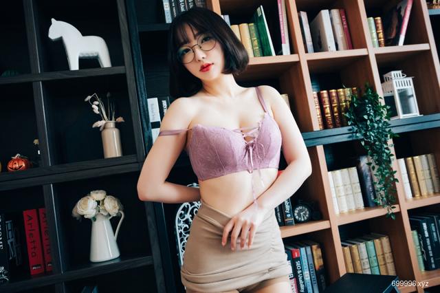 Son Ye-Eun - Librarian Girl